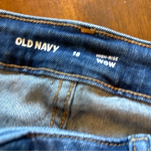 Old Navy Women's Mid-Blue Rolled Cuff Denim Shorts - Picture 2 of 10